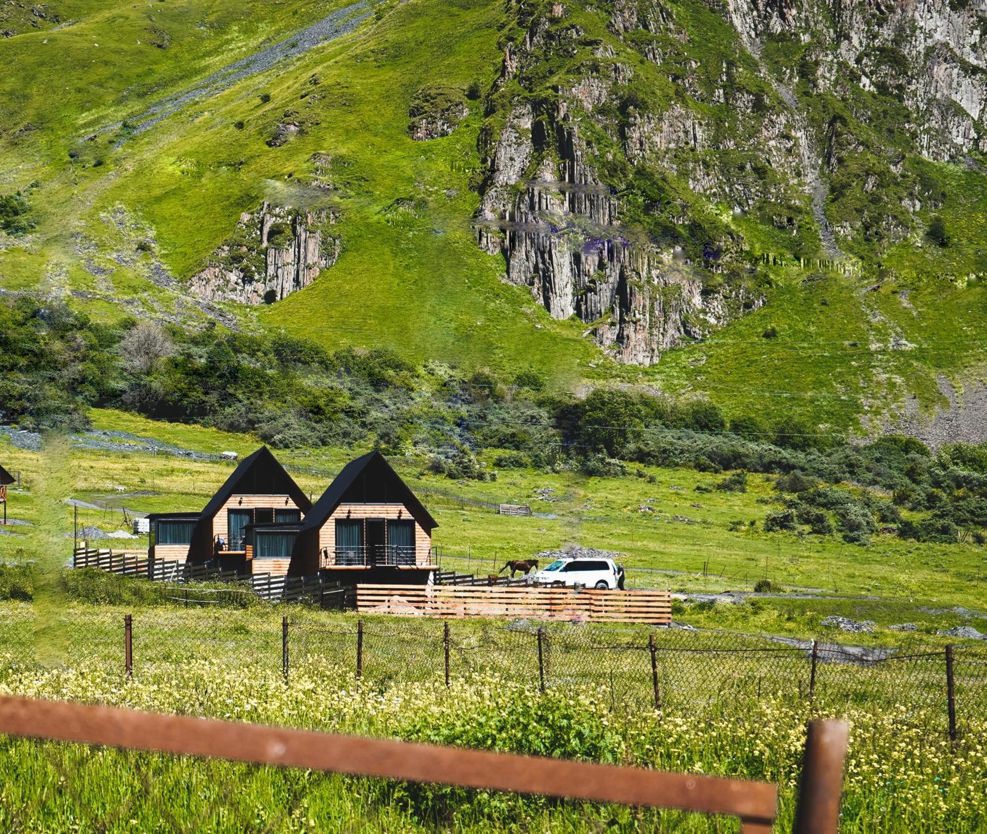 Traveler'S Cottages In Kazbegi Dış mekan fotoğraf