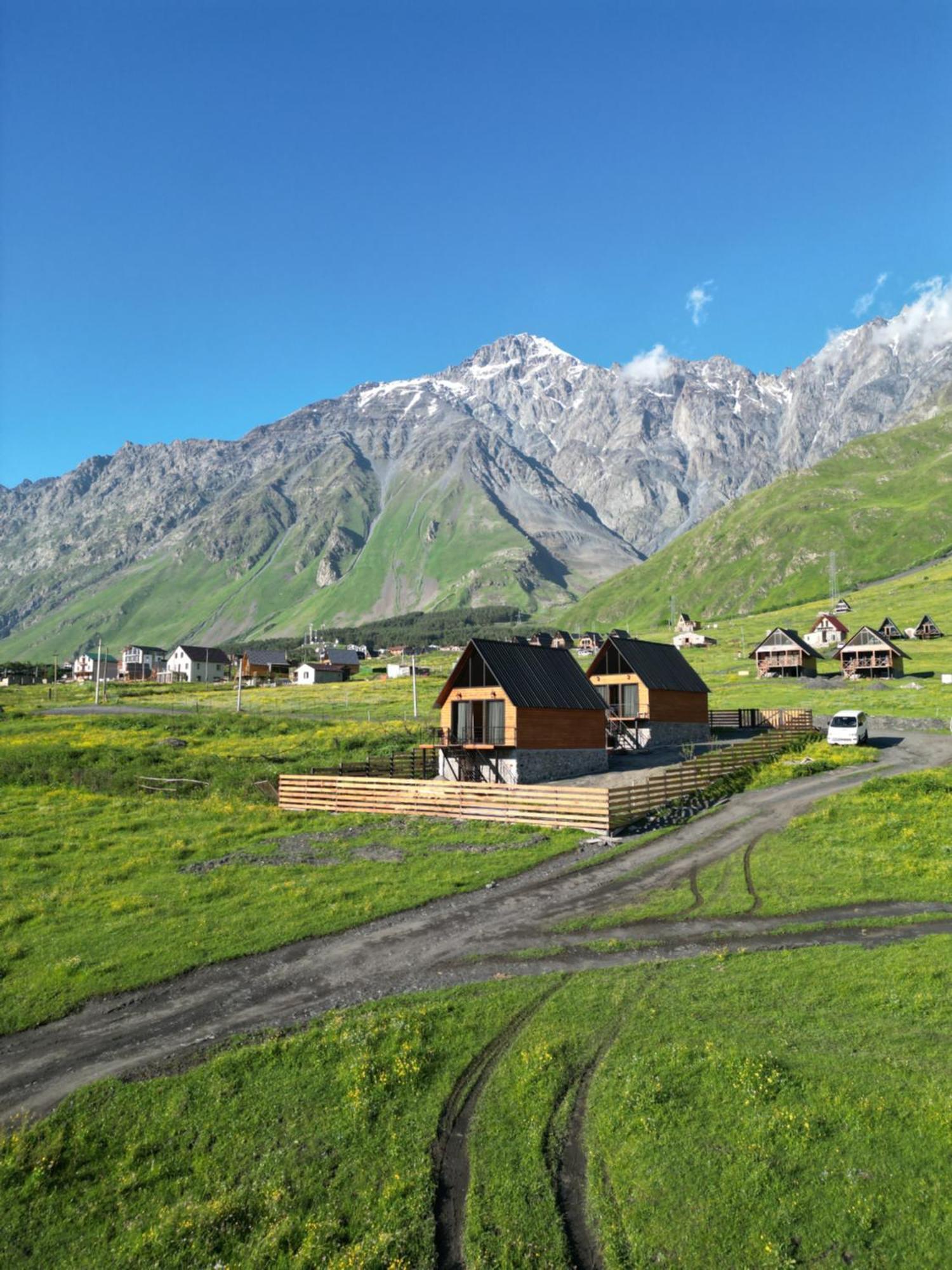 Traveler'S Cottages In Kazbegi Dış mekan fotoğraf