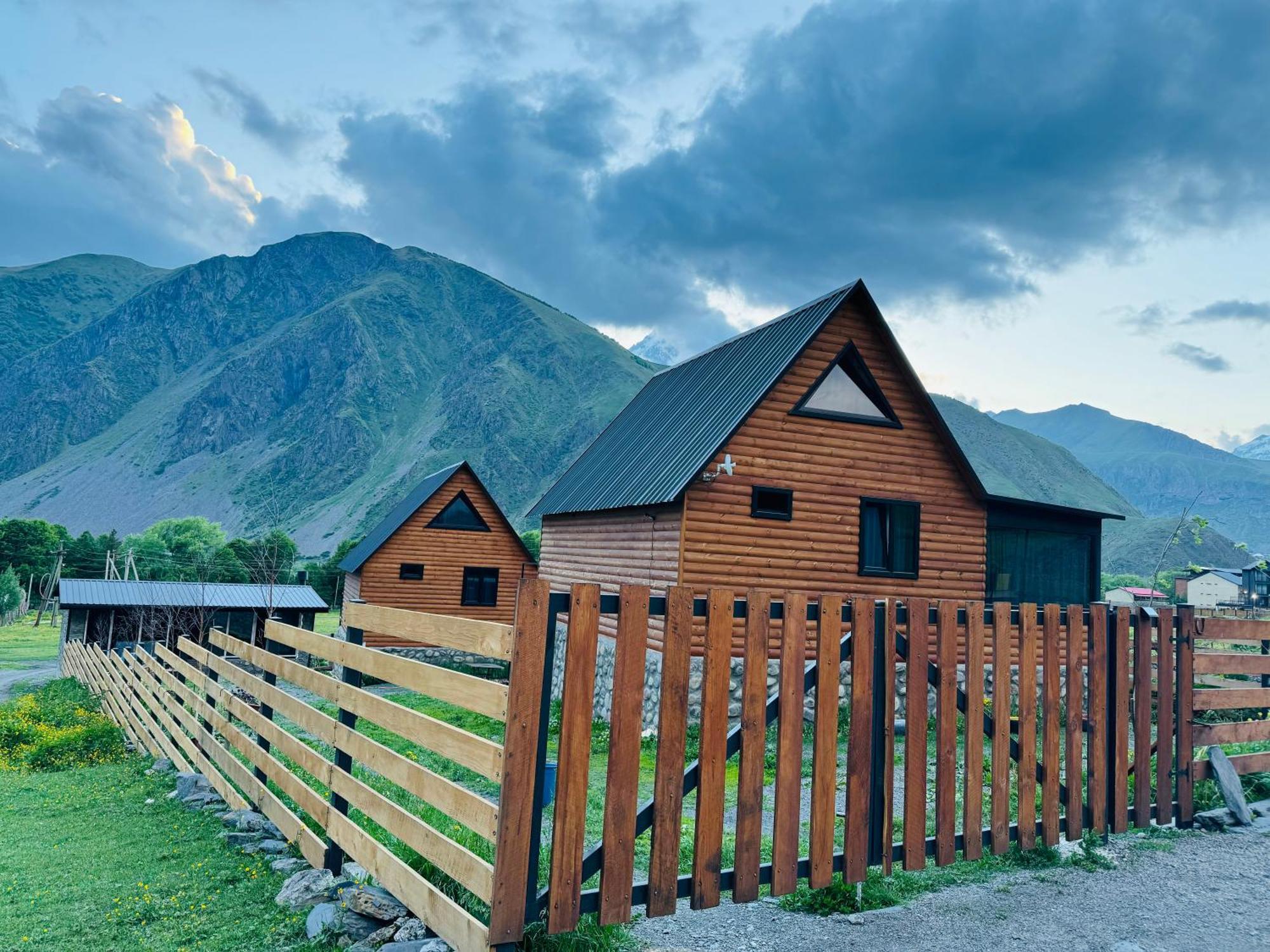 Traveler'S Cottages In Kazbegi Dış mekan fotoğraf